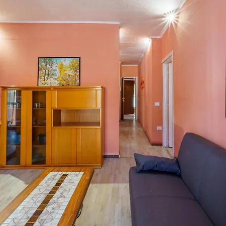 The Orange Housing In Apartment Como